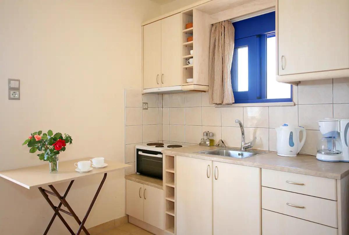 On The Beach Apartments Khóra Sfakíon Zewnętrze zdjęcie