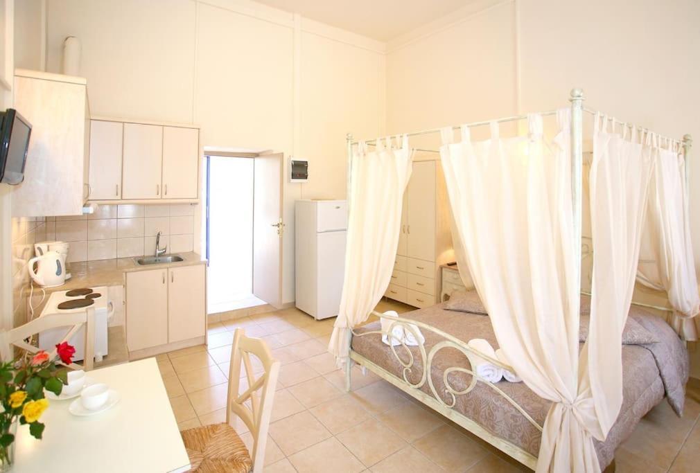 On The Beach Apartments Khóra Sfakíon Zewnętrze zdjęcie